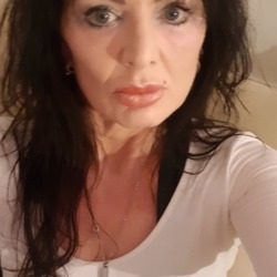 Vikki is looking for singles for a date